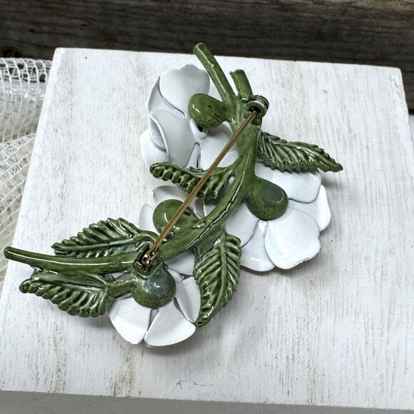 Vintage White & Green Metal Flower Brooch 2.50" - Picture 5 of 7